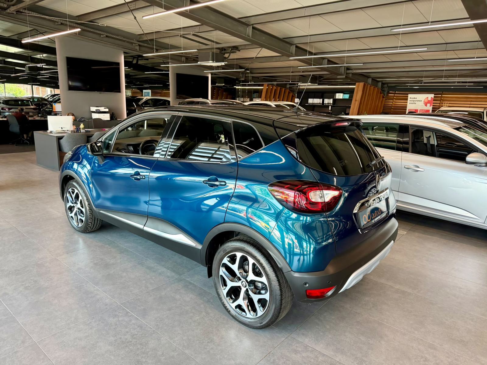 Renault Captur 0.9 TCe NAVI • KLIMA • REGISTRIRAN • LEASING: 240,00€, fotografija 5