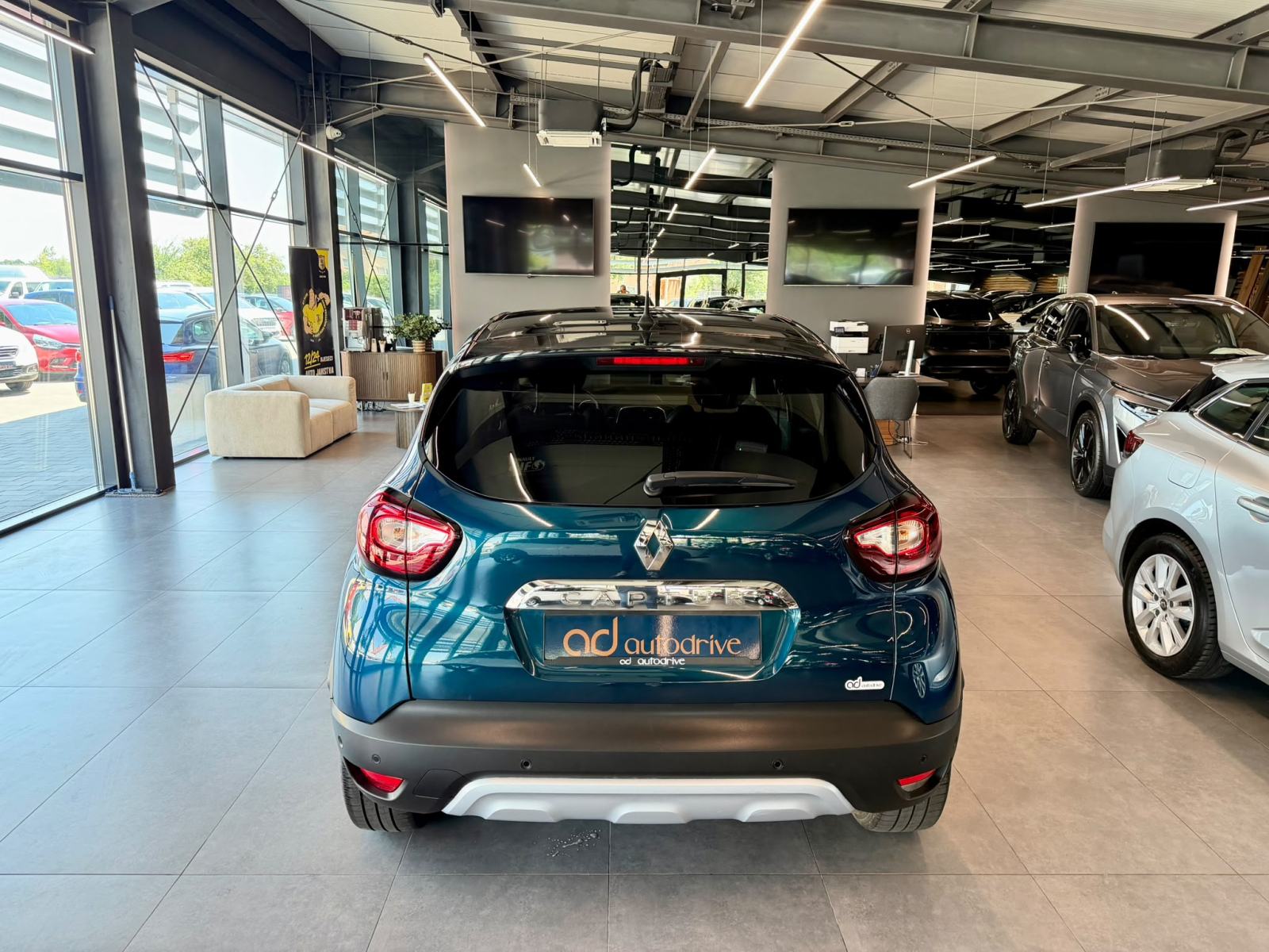 Renault Captur 0.9 TCe NAVI • KLIMA • REGISTRIRAN • LEASING: 240,00€, fotografija 6