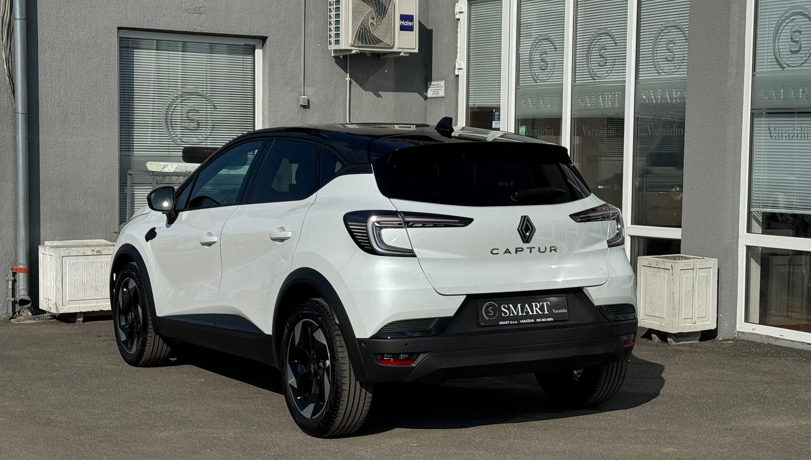 Renault CAPTUR techno TCe 160 EDC-2025,LED,GR.SJ. CRNI KROV, fotografija 2