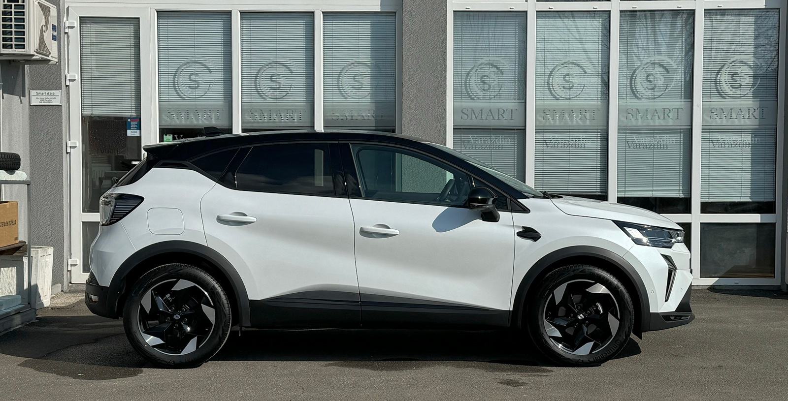 Renault CAPTUR techno TCe 160 EDC-2025,LED,GR.SJ. CRNI KROV, fotografija 6