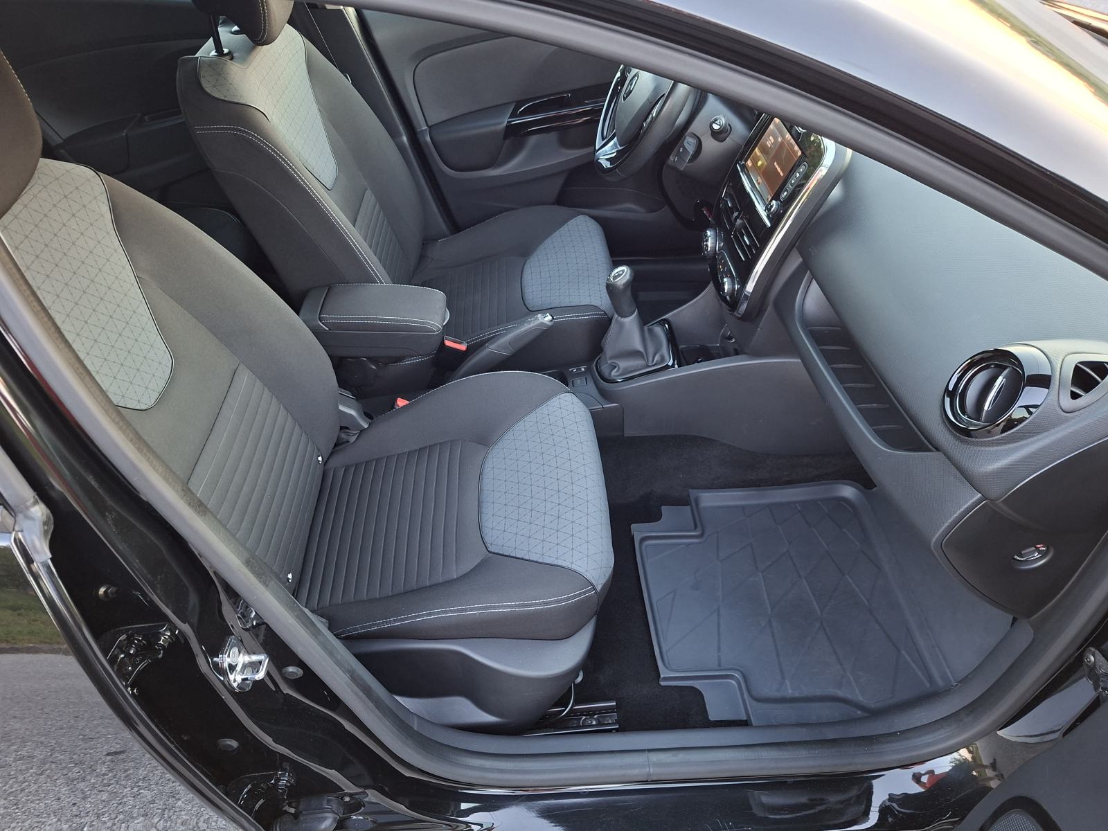 RENAULT CLIO 0.9 66 KW GRANDTOUR 2014. GOD., fotografija 12