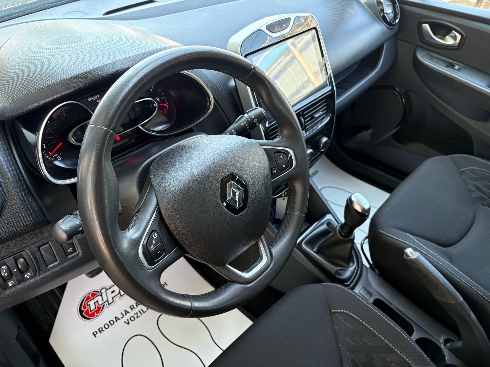 Renault Clio 0.9 TCe REG:07/2027 - KLIMA - LEASING RATA 130 €, fotografija 9