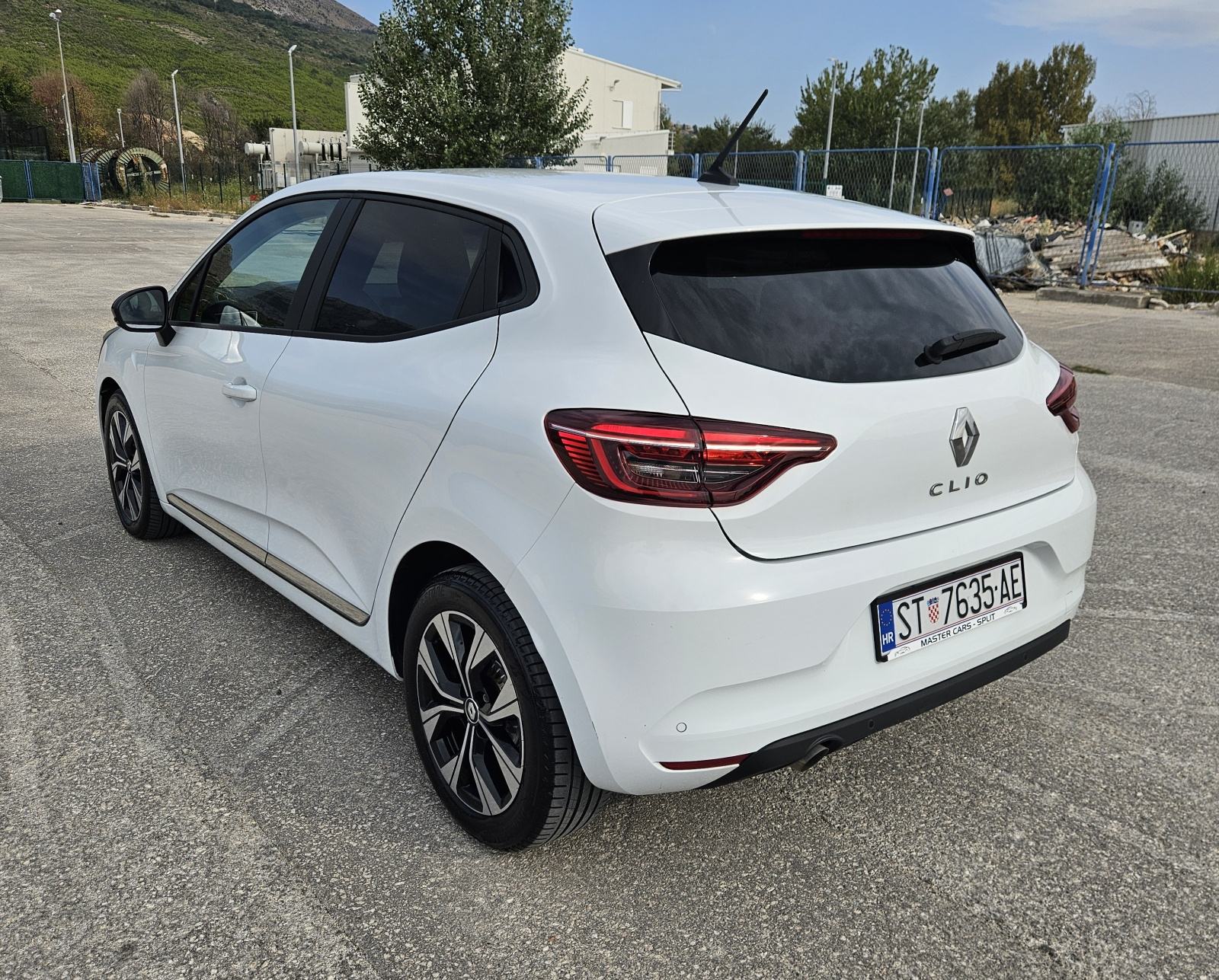 RENAULT CLIO 1.0 TCE 90 • SAMO 19.000 KM • PRVI VLASNIK • ST AUTO, fotografija 7