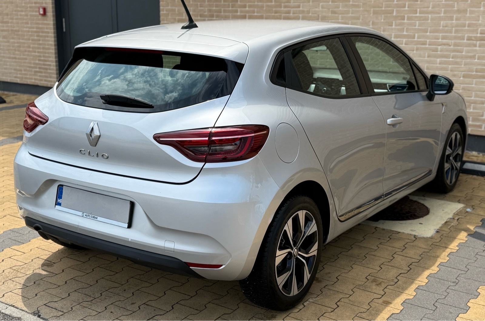 Renault Clio 1.0 TCe Limited•FULL LED•KAO NOV•GARANCIJA, fotografija 11