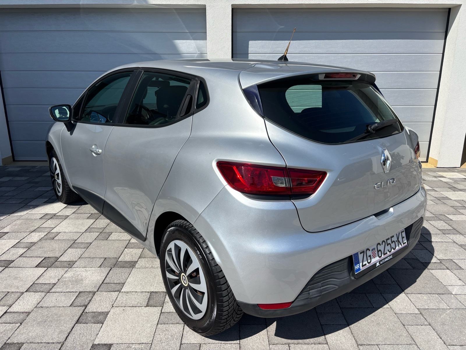 Renault Clio 1,2 16V •HR AUTO• V servis• Reg 10.mj, fotografija 8