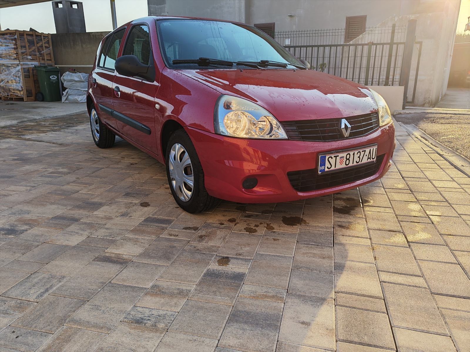 Renault Clio 1,2 8V - IZVANREDAN -, fotografija 10