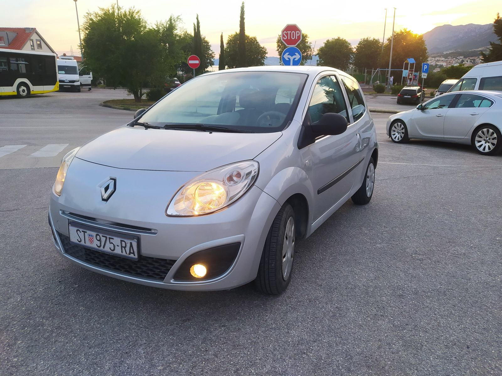 Renault TWINGO 1,2 8V KLIMA,SAMO 160 TKM.IMA POTVRDA,NEMA RUZINE, fotografija 1