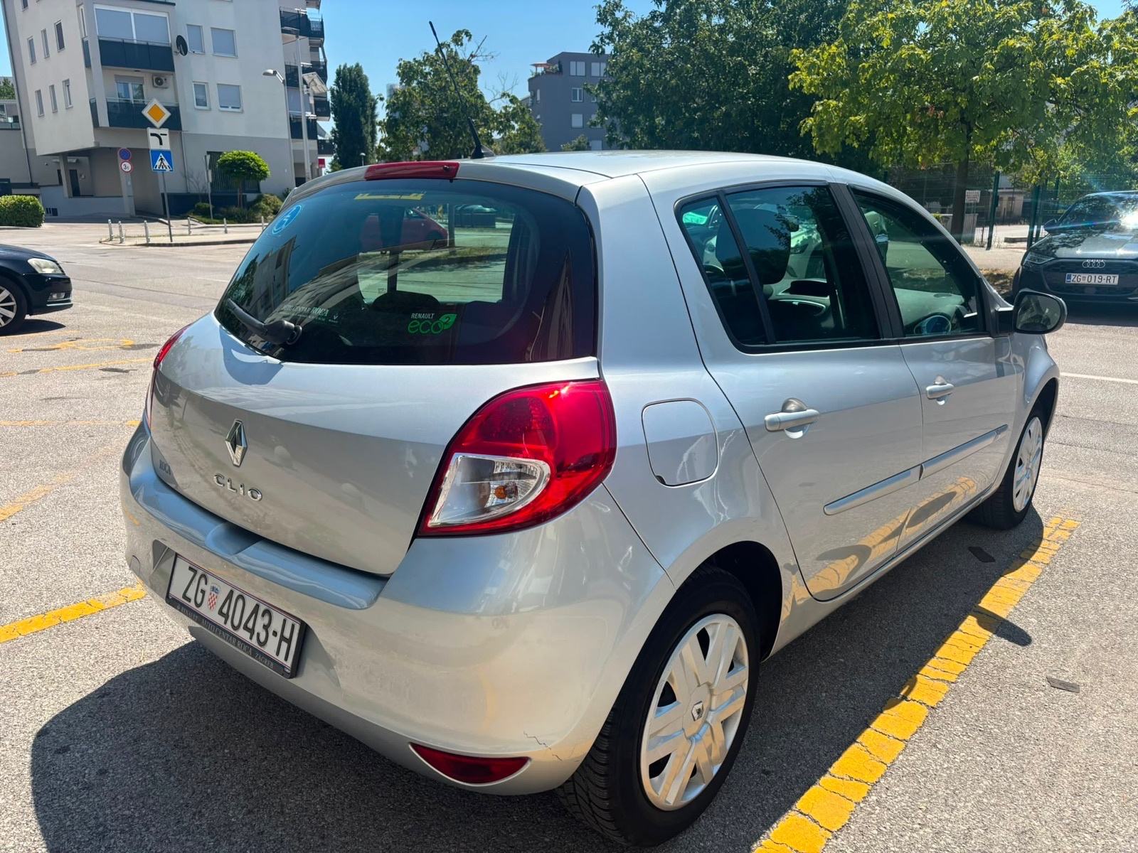 Renault Clio 1.2 benzin,1.Vlasnik, kupljen u HR.,samo 65ooo kilometara, pogled izvana - slika 5
