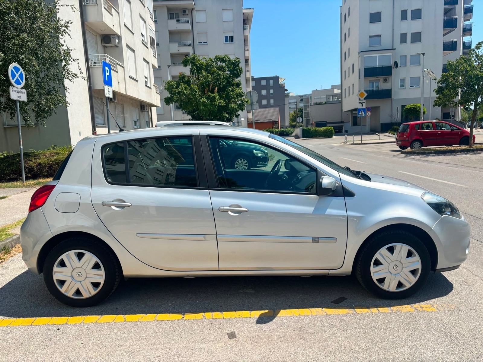 Renault Clio 1.2 benzin,1.Vlasnik, kupljen u HR.,samo 65ooo kilometara, fotografija 6