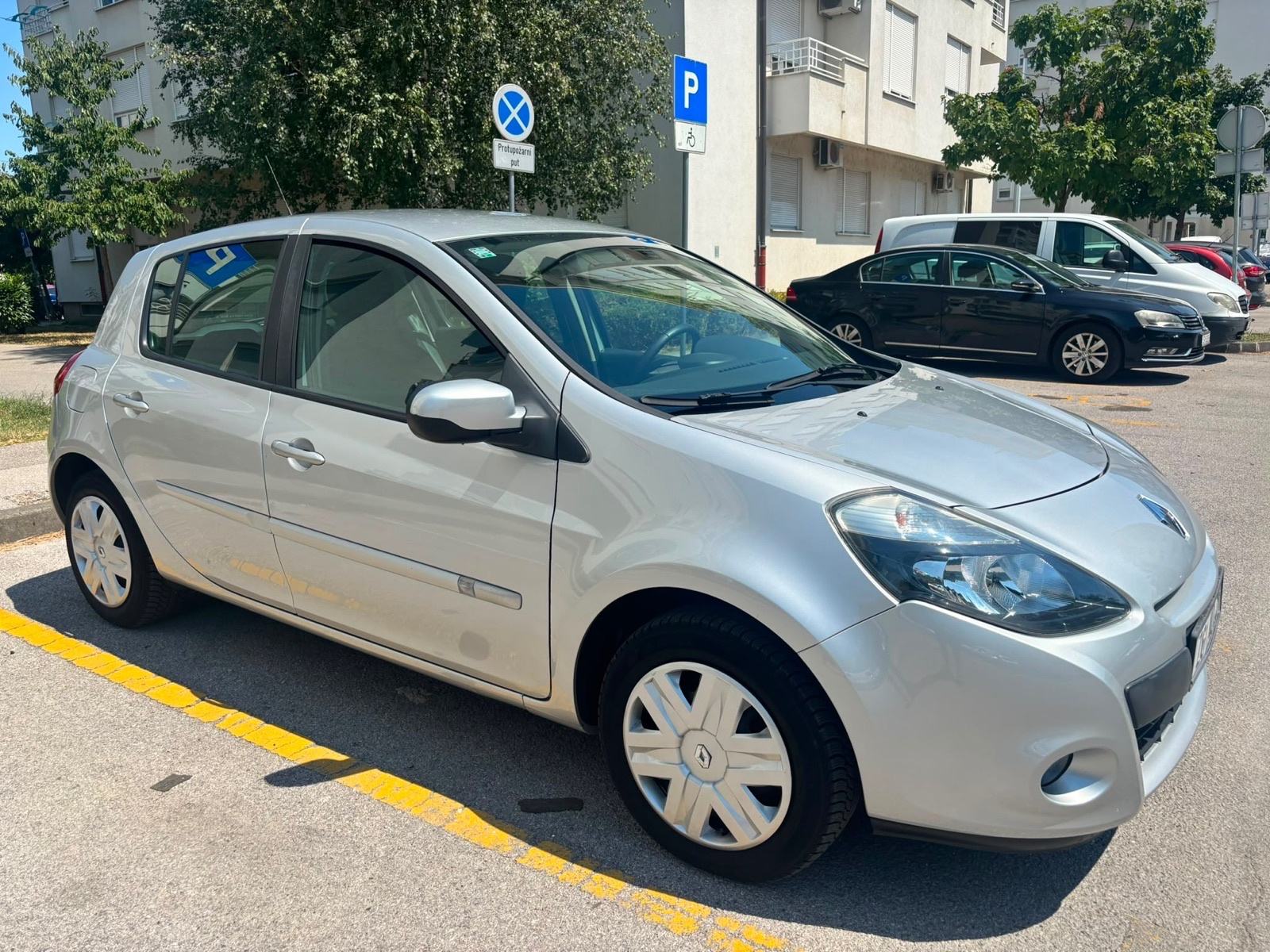 Renault Clio 1.2 benzin,1.Vlasnik, kupljen u HR.,samo 65ooo kilometara, fotografija 7