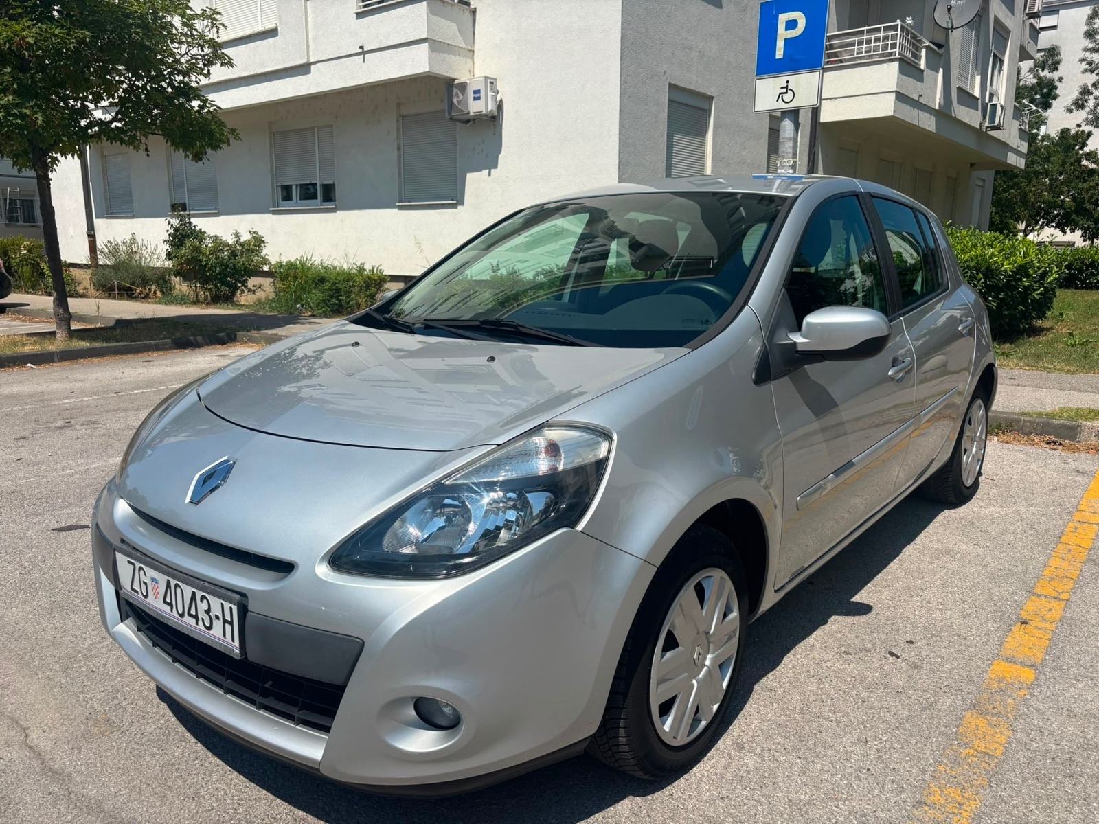 Renault Clio 1.2 benzin,1.Vlasnik, kupljen u HR.,samo 65ooo kilometara, pogled izvana - slika 1