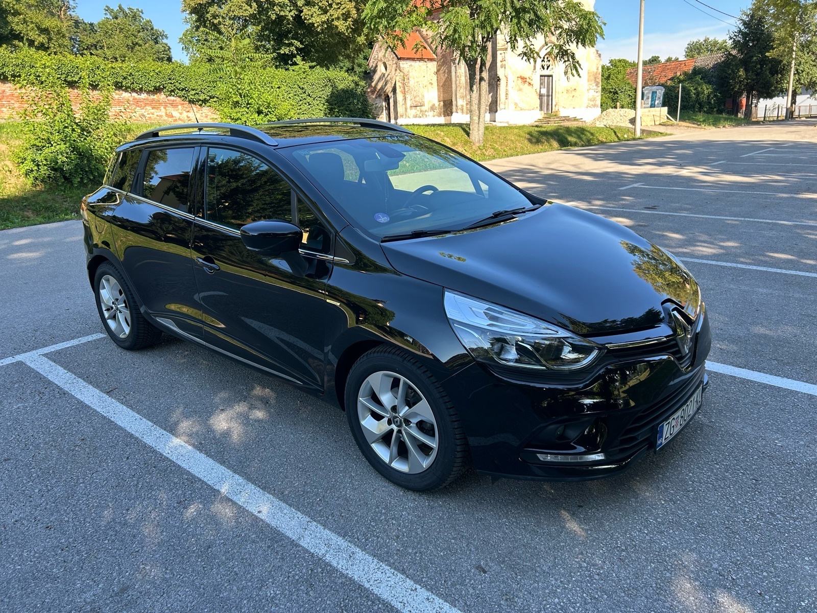 Renault Clio 1,2 NAVI ALU REG 1GOD SERVISNA ČETRI NOVE GUME TOPPP, pogled izvana - slika 1