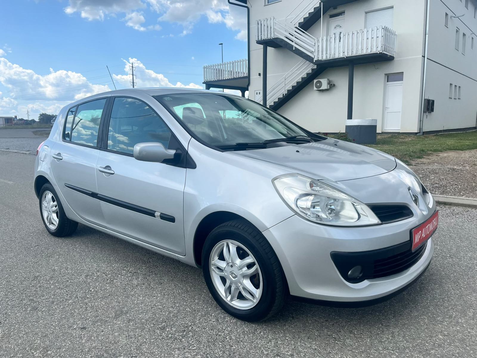 Renault Clio 1,2i-2009god.md-NAVIGACIJA-klima,alu,5vrata,servo,KARTICE, pogled izvana - slika 3
