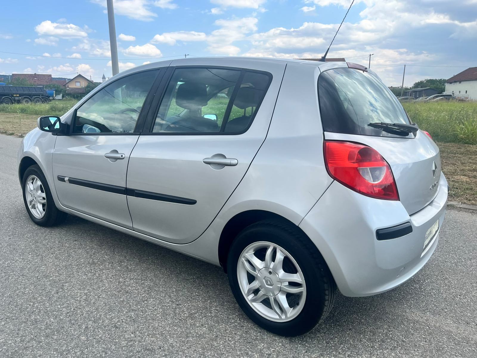Renault Clio 1,2i-2009god.md-NAVIGACIJA-klima,alu,5vrata,servo,KARTICE, fotografija 8