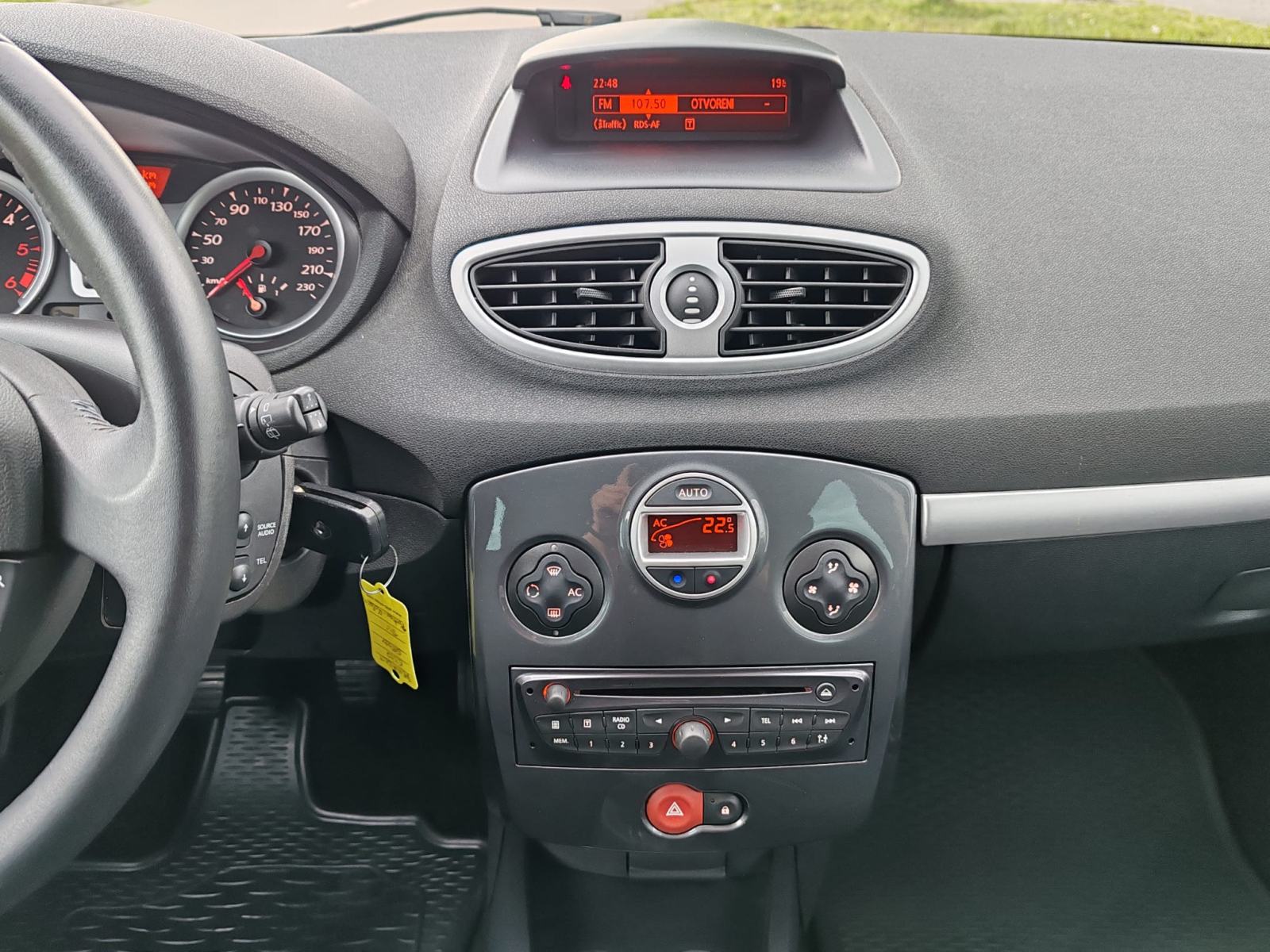 Renault Clio 1,5 dCi 2013 godina, 145000 km, kartice, fotografija 15