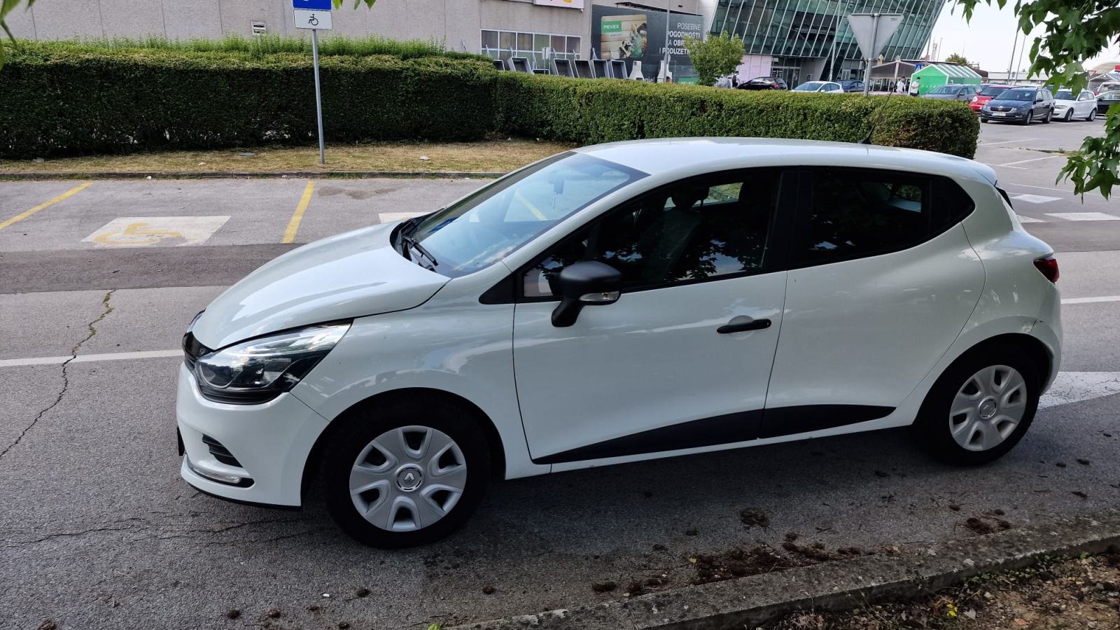 Renault Clio 1.5 dCi-LJETUJTE SA NAMA-AO I POMOĆ NA CESTI 1 GOD GRATIS, fotografija 3
