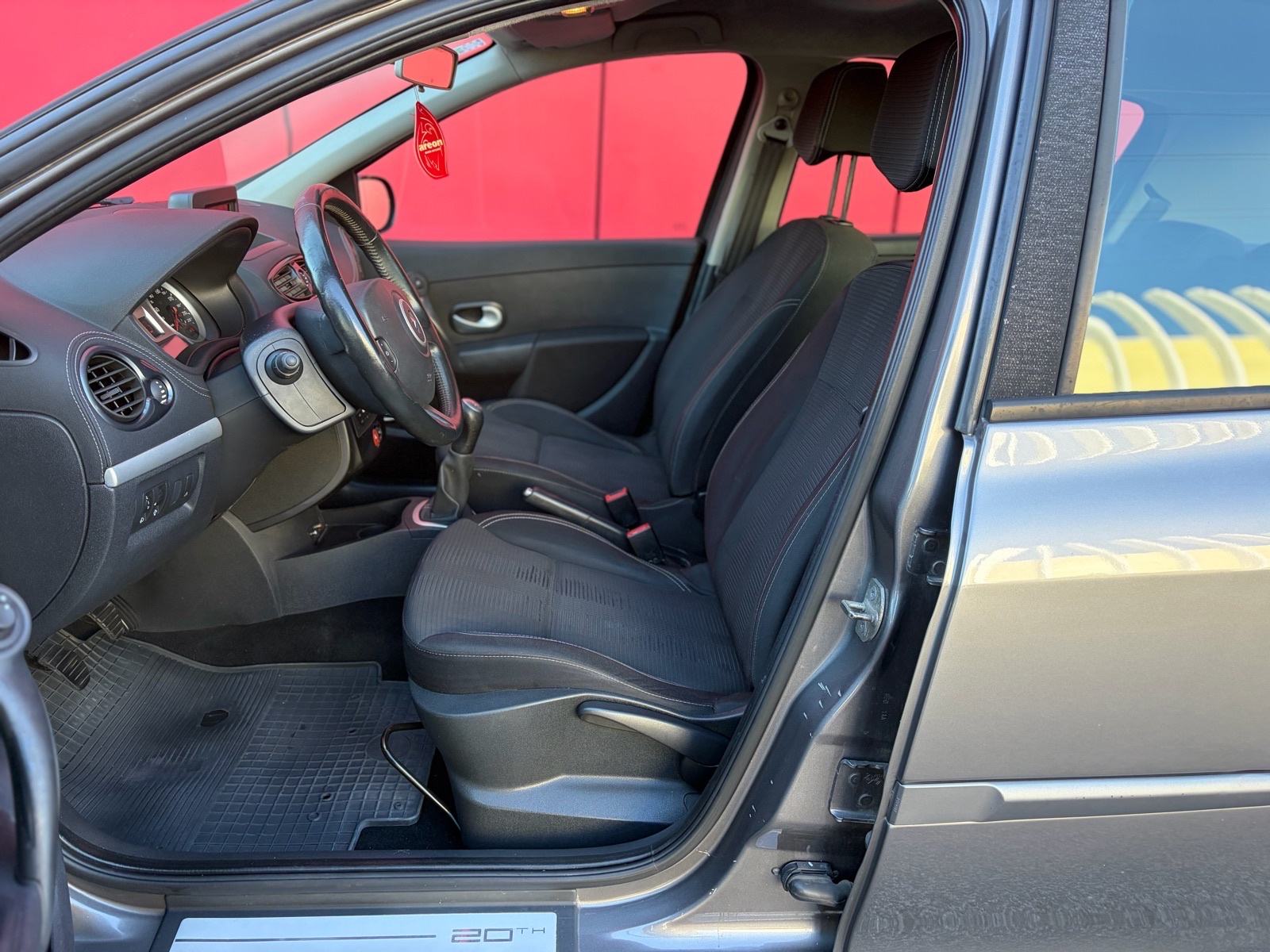 RENAULT CLIO 1.5 DCI 90KS REDIZAJN 5 VRATA NAPRAVLJEN SERVIS!!, fotografija 8