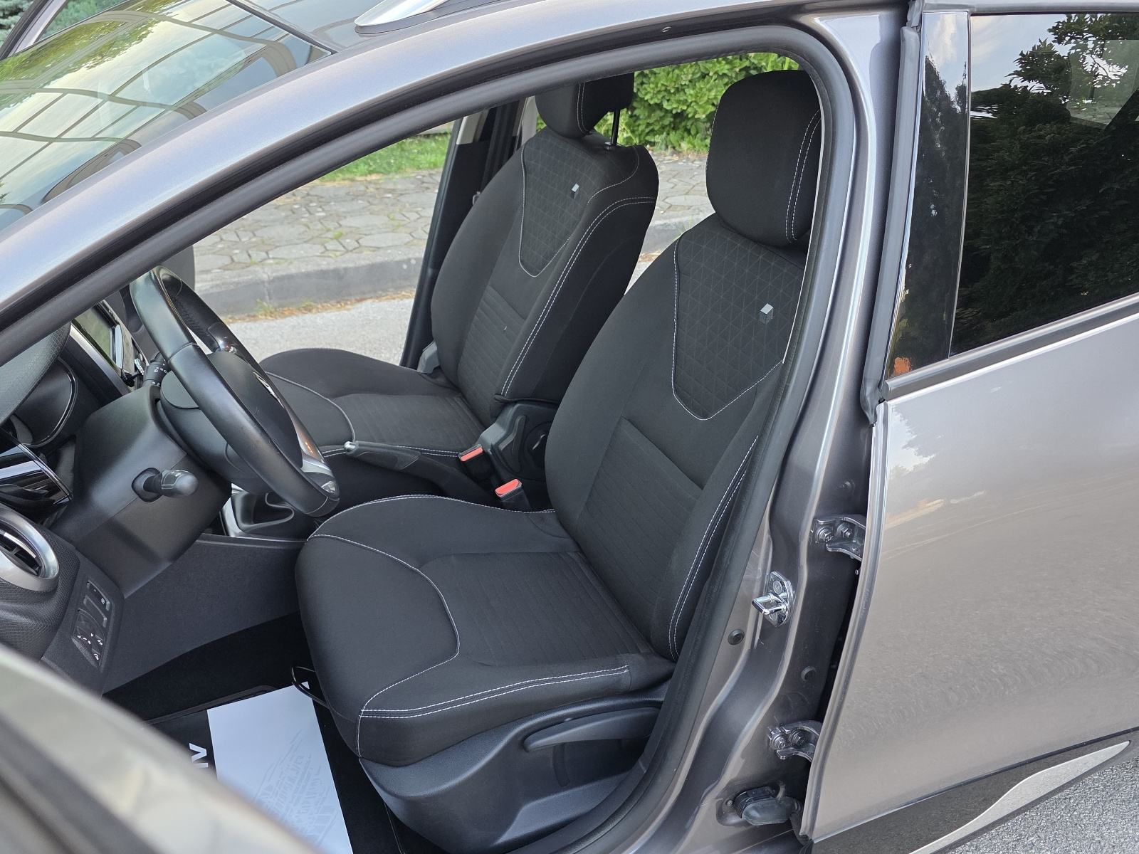 RENAULT CLIO 1.5 DCi GRANDTOUR LIMITED - BOGATA OPREMA-SERVISNA KNJIGA, fotografija 15