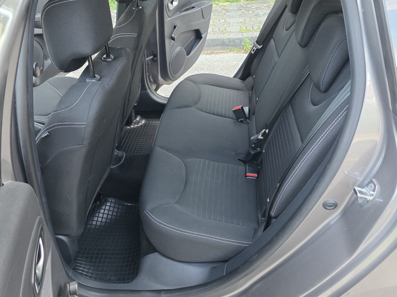 RENAULT CLIO 1.5 DCi GRANDTOUR LIMITED - BOGATA OPREMA-SERVISNA KNJIGA, fotografija 19