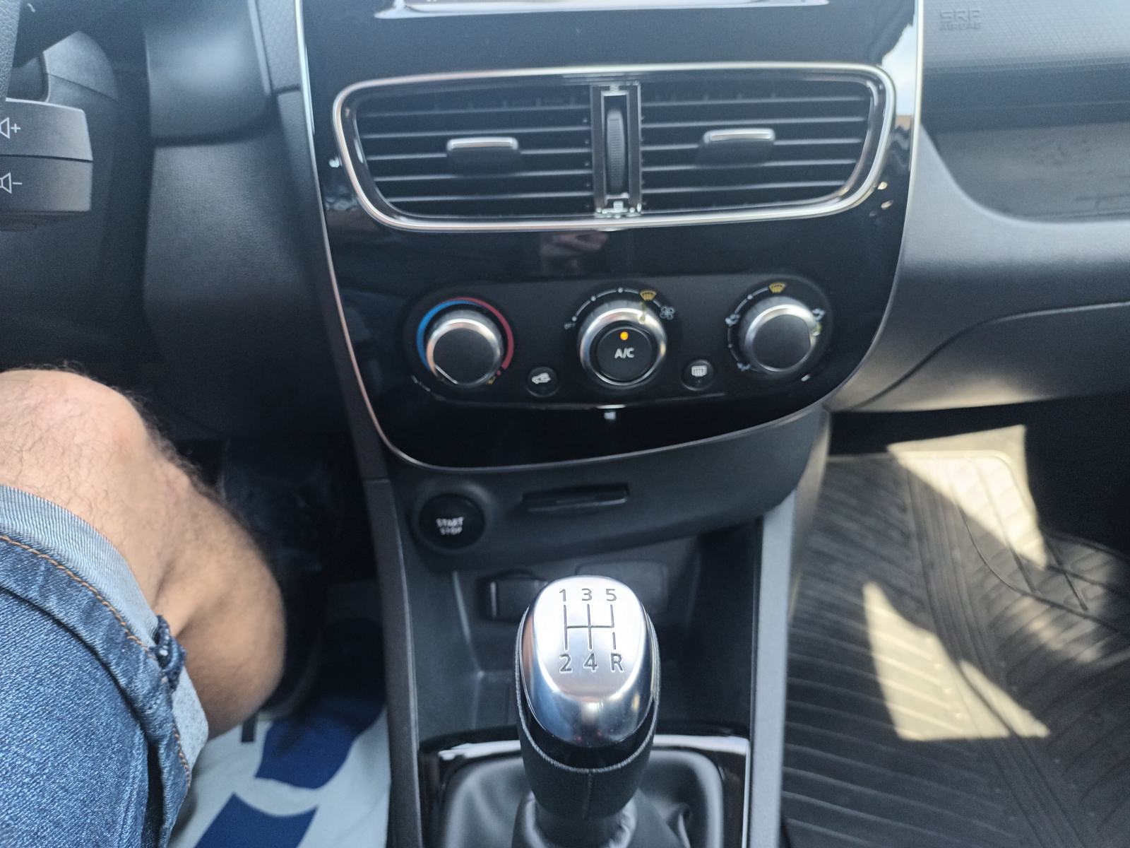 Renault Clio 1.5 DCi klima,navigacija,servisna povijest, fotografija 12