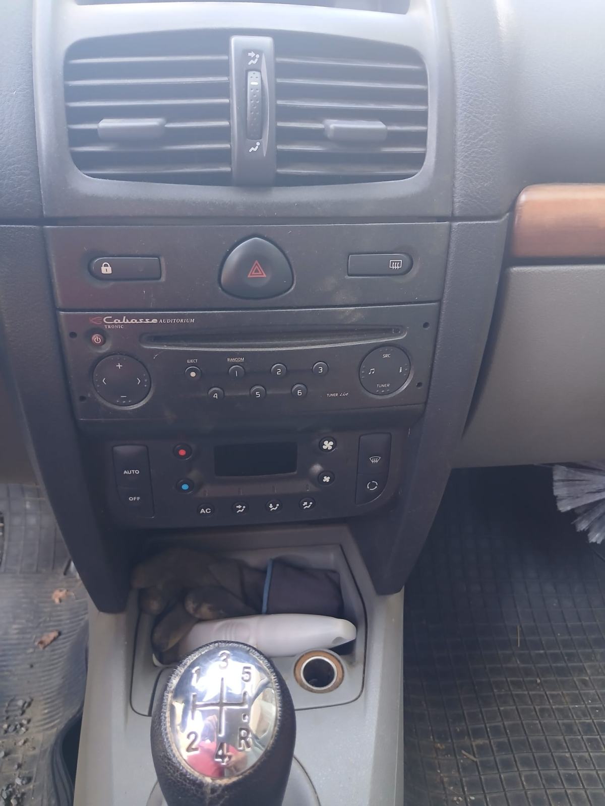 Renault Clio 1,5 dCi initial oprema, fotografija 4