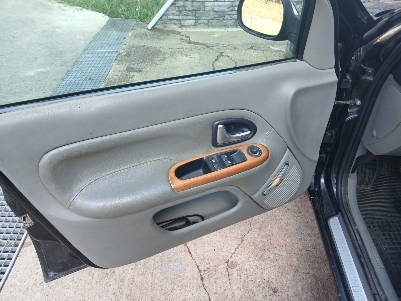 Renault Clio 1,5 dCi initial oprema, fotografija 3