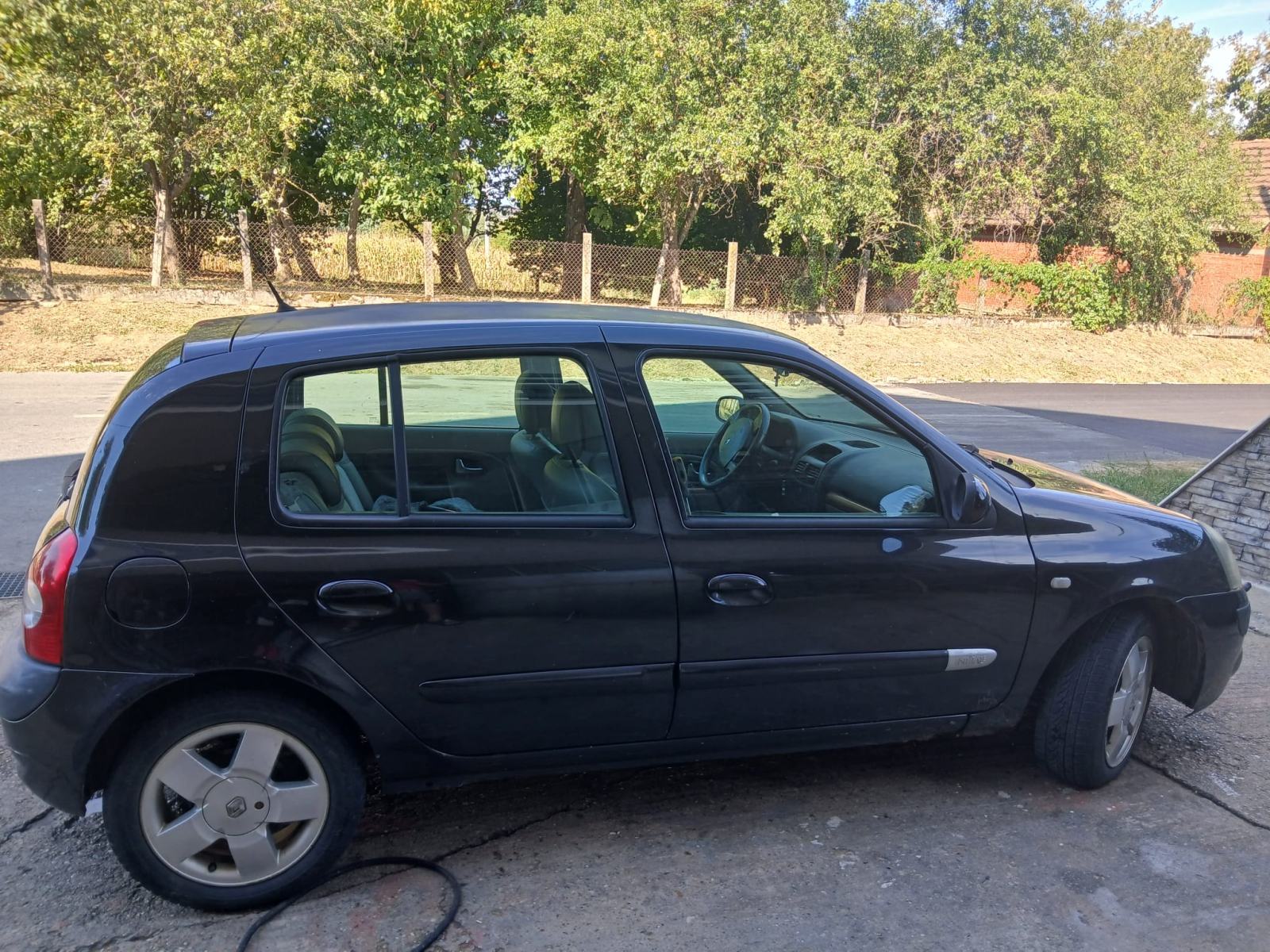 Renault Clio 1,5 dCi initial oprema, fotografija 8