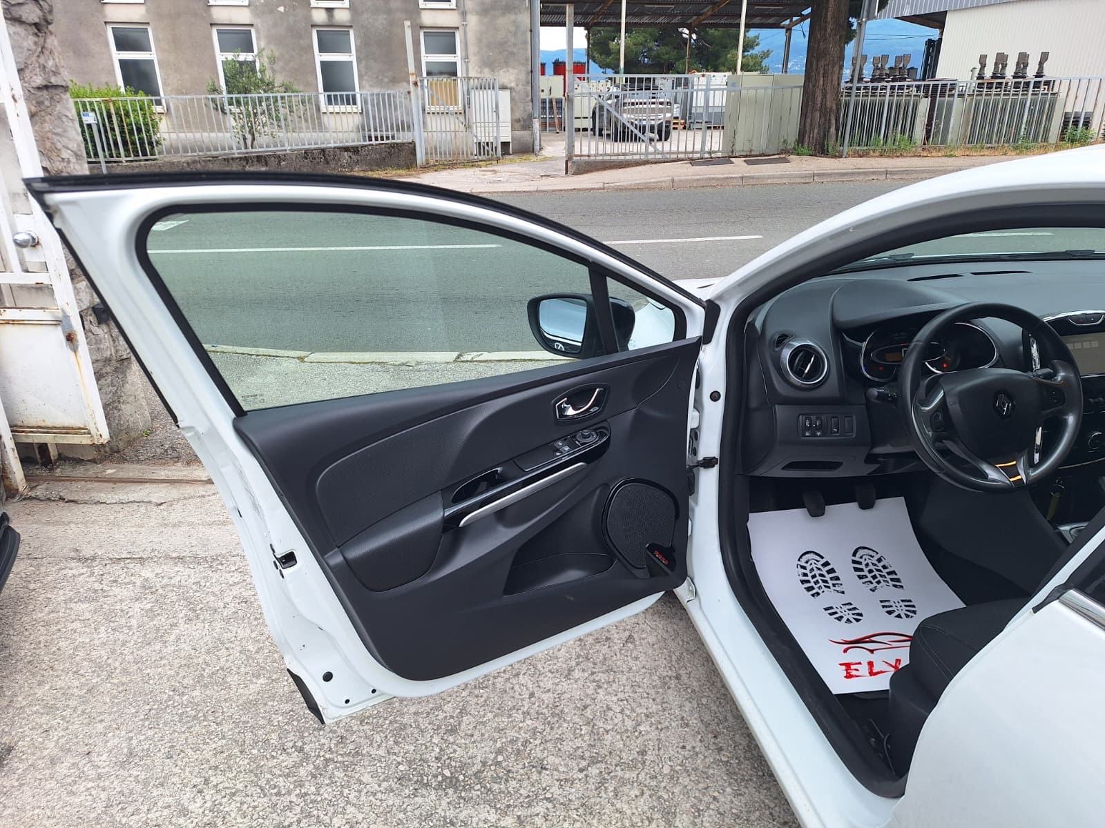 Renault Clio dCi 75 NAVIGACIJA / u sustavu pdv, fotografija 9