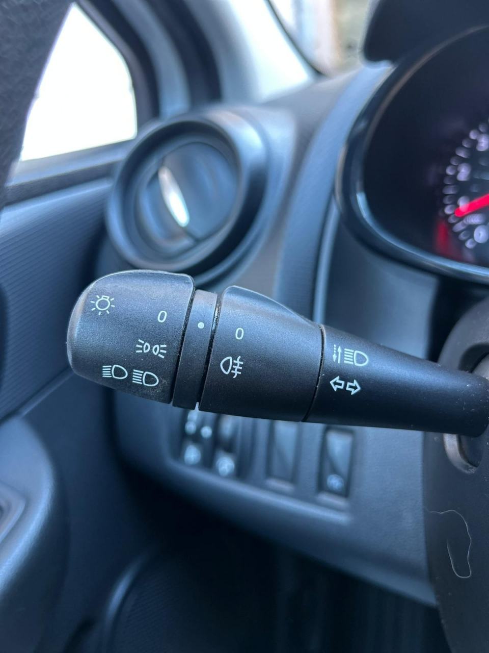 Renault Clio dCi 75 Zen NAPRAVLJEN VELIKI SERVIS!!!, fotografija 6