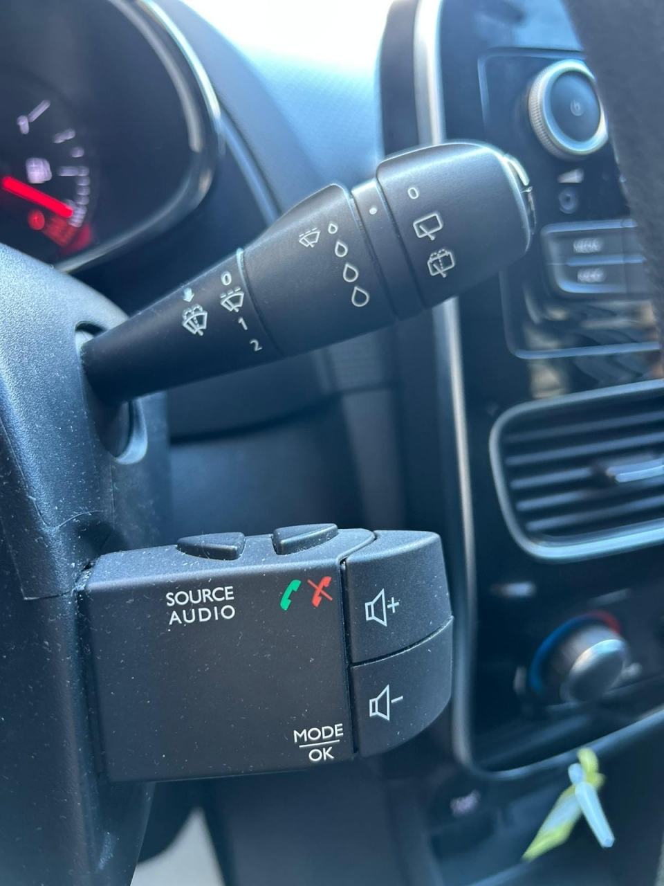 Renault Clio dCi 75 Zen NAPRAVLJEN VELIKI SERVIS!!!, fotografija 7