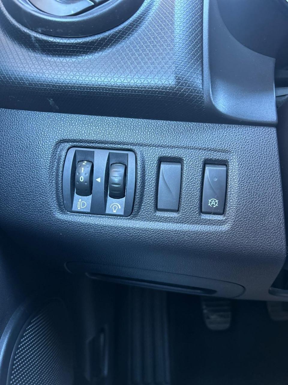 Renault Clio dCi 75 Zen NAPRAVLJEN VELIKI SERVIS!!!, fotografija 8
