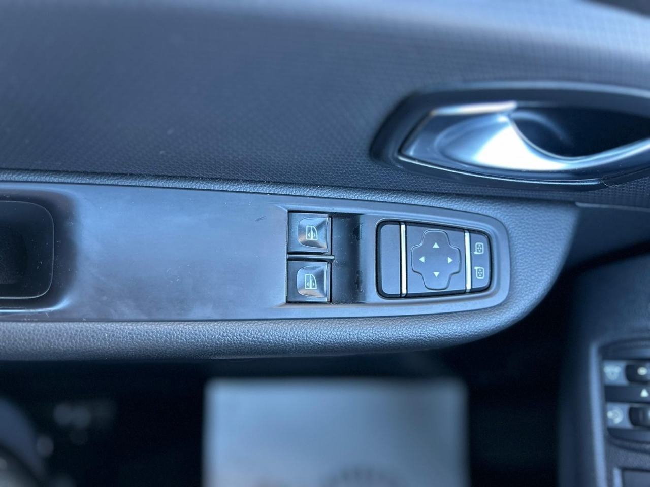 Renault Clio dCi 75 Zen NAPRAVLJEN VELIKI SERVIS!!!, fotografija 9
