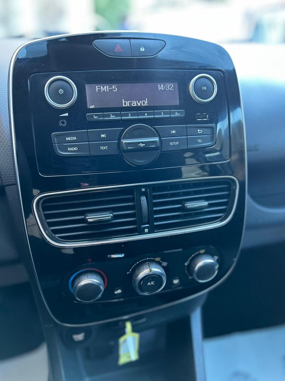 Renault Clio dCi 75 Zen NAPRAVLJEN VELIKI SERVIS!!!, fotografija 10
