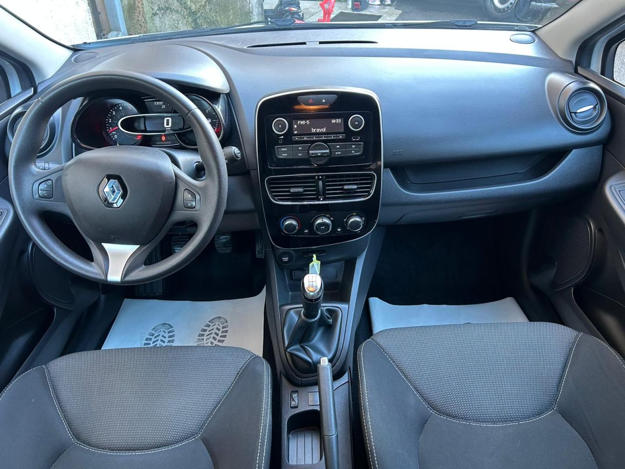 Renault Clio dCi 75 Zen NAPRAVLJEN VELIKI SERVIS!!!, fotografija 12