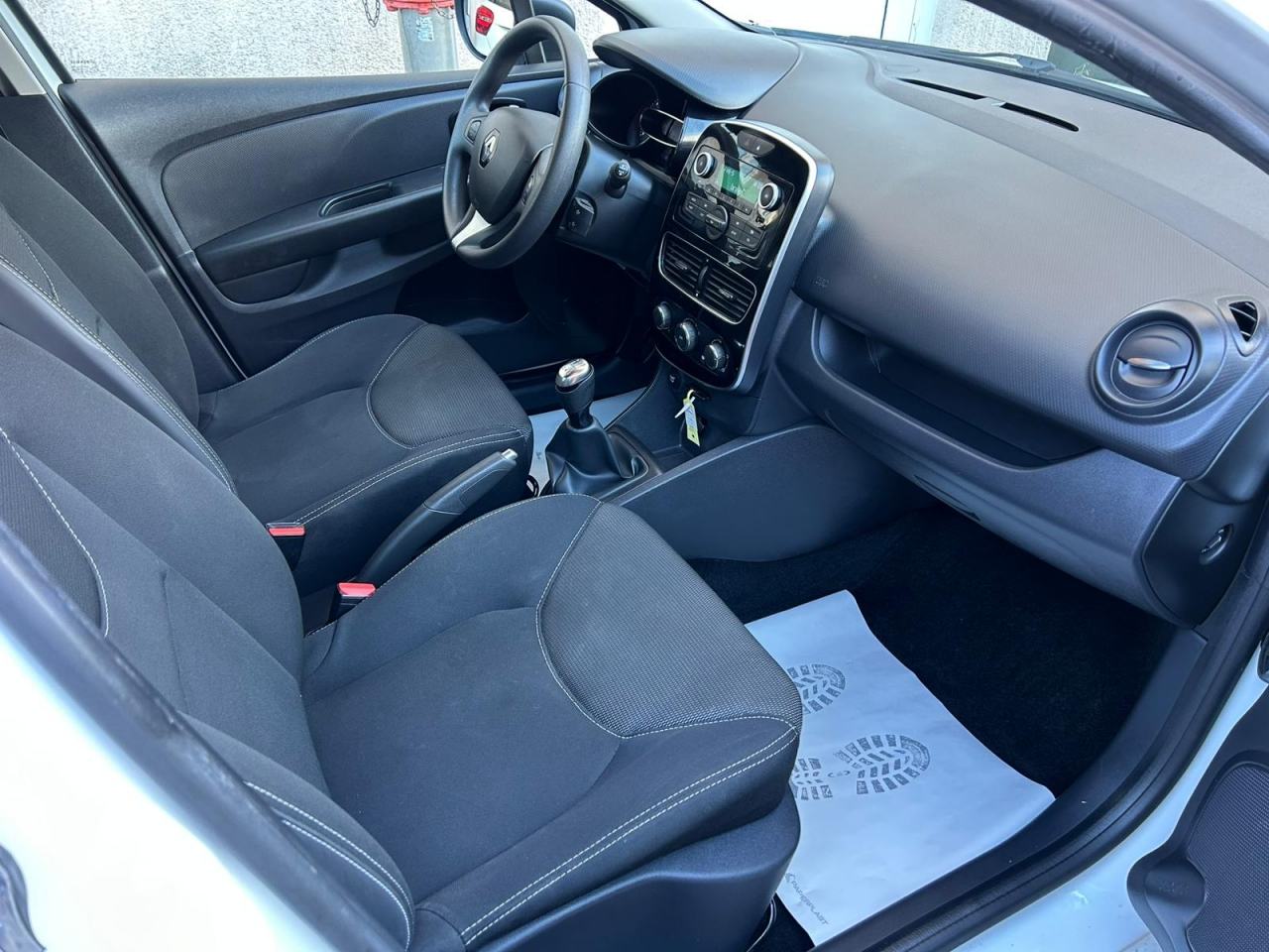 Renault Clio dCi 75 Zen NAPRAVLJEN VELIKI SERVIS!!!, fotografija 13