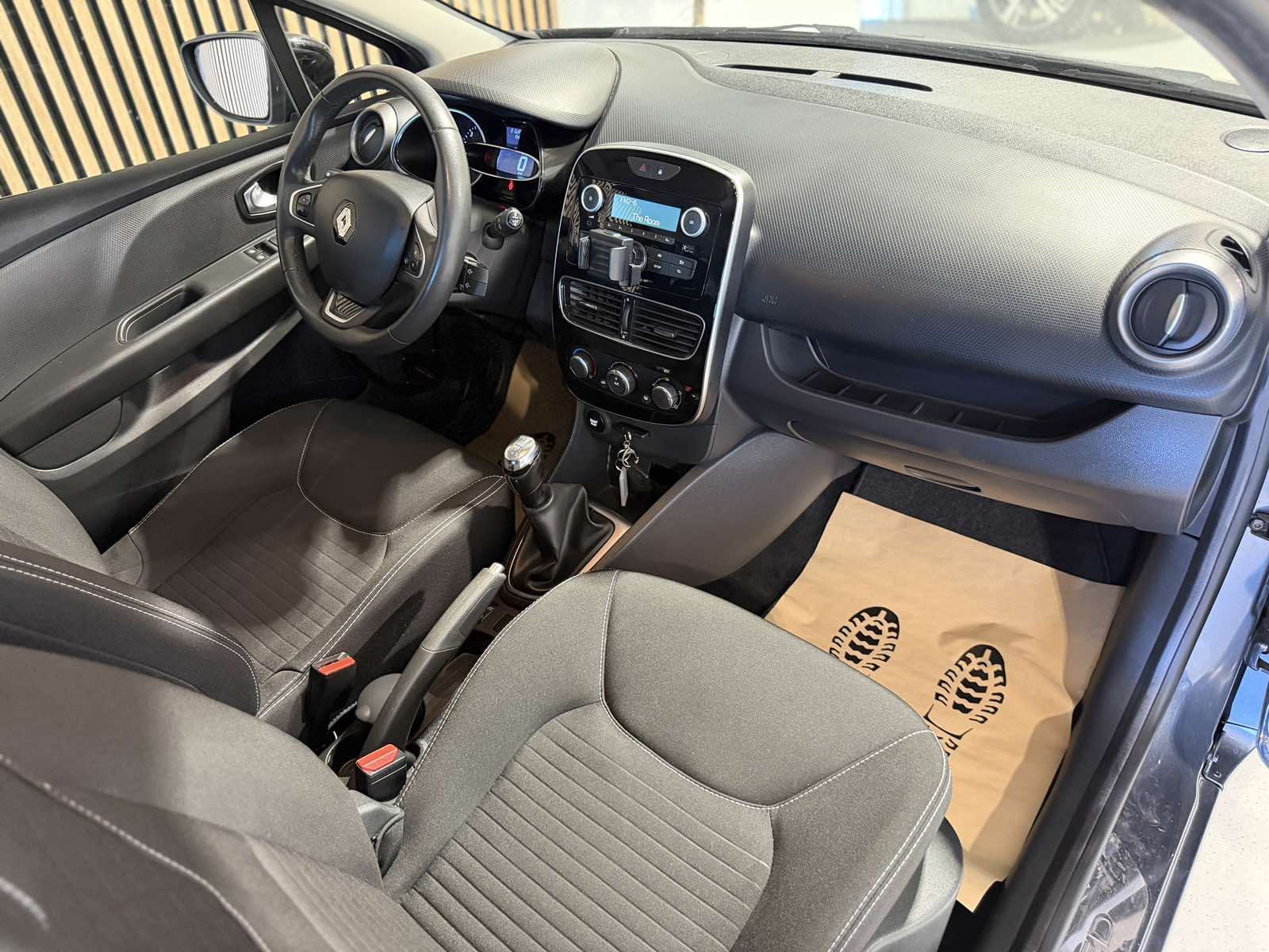 Renault Clio dCi 90 LIMITED *PDC - TEMPOMAT - 12 MJ JAMSTVO*, fotografija 14
