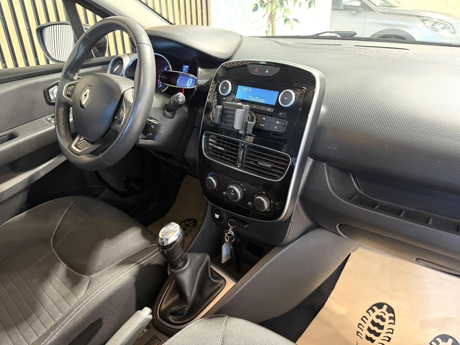 Renault Clio dCi 90 LIMITED *PDC - TEMPOMAT - 12 MJ JAMSTVO*, fotografija 15