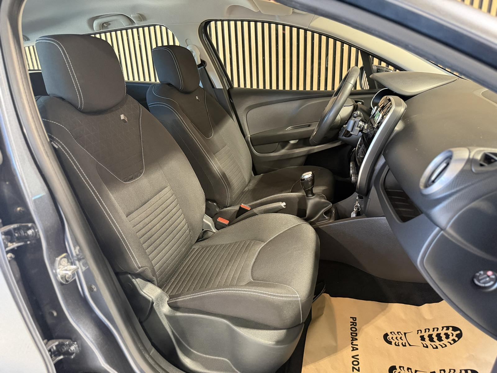 Renault Clio dCi 90 LIMITED *PDC - TEMPOMAT - 12 MJ JAMSTVO*, fotografija 20