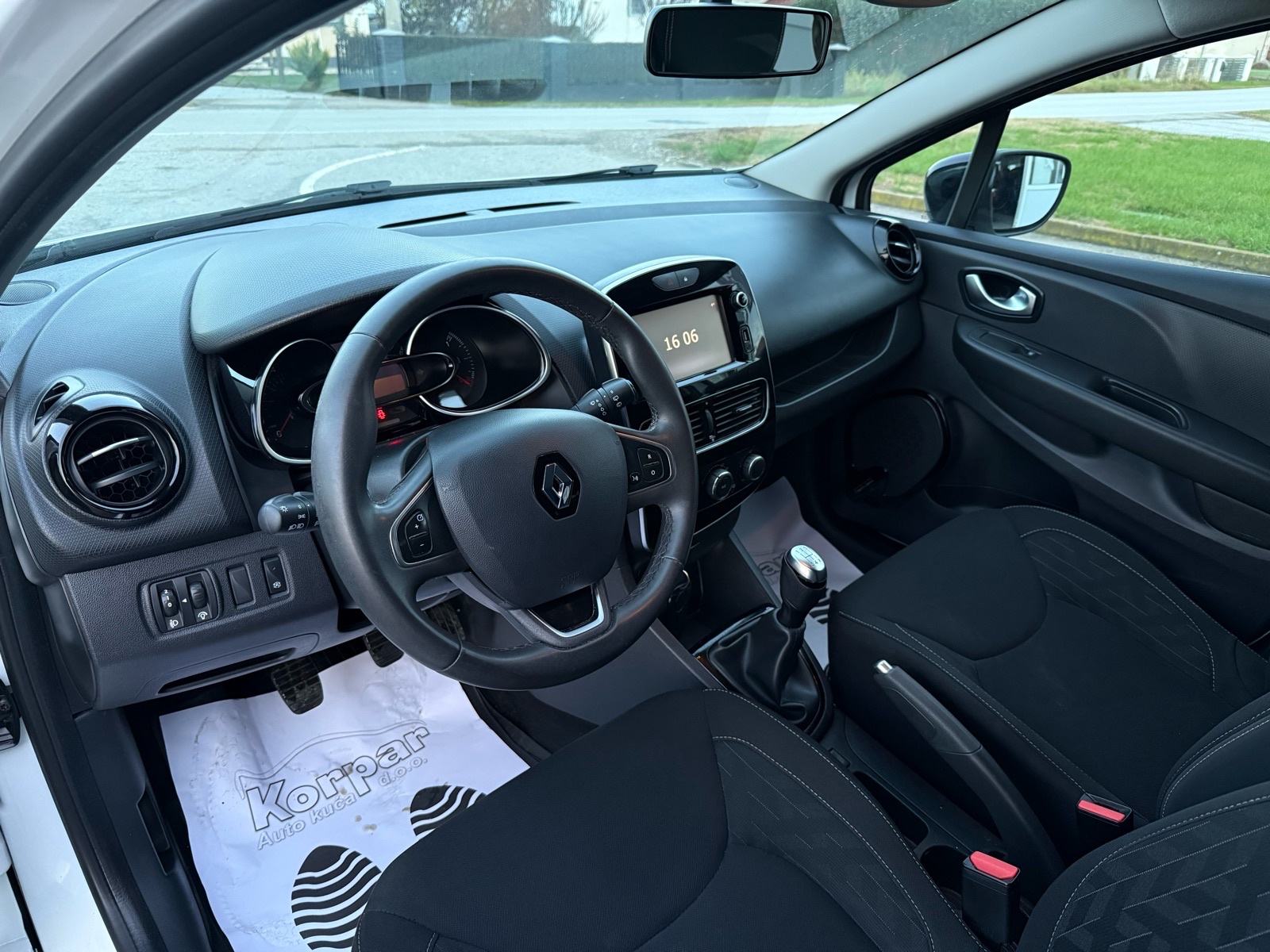 Renault Clio GRANDTOUR 1.5 dCi LIMITED,VELIKI SERVIS,MOG.BRZOG KREDITA, fotografija 9