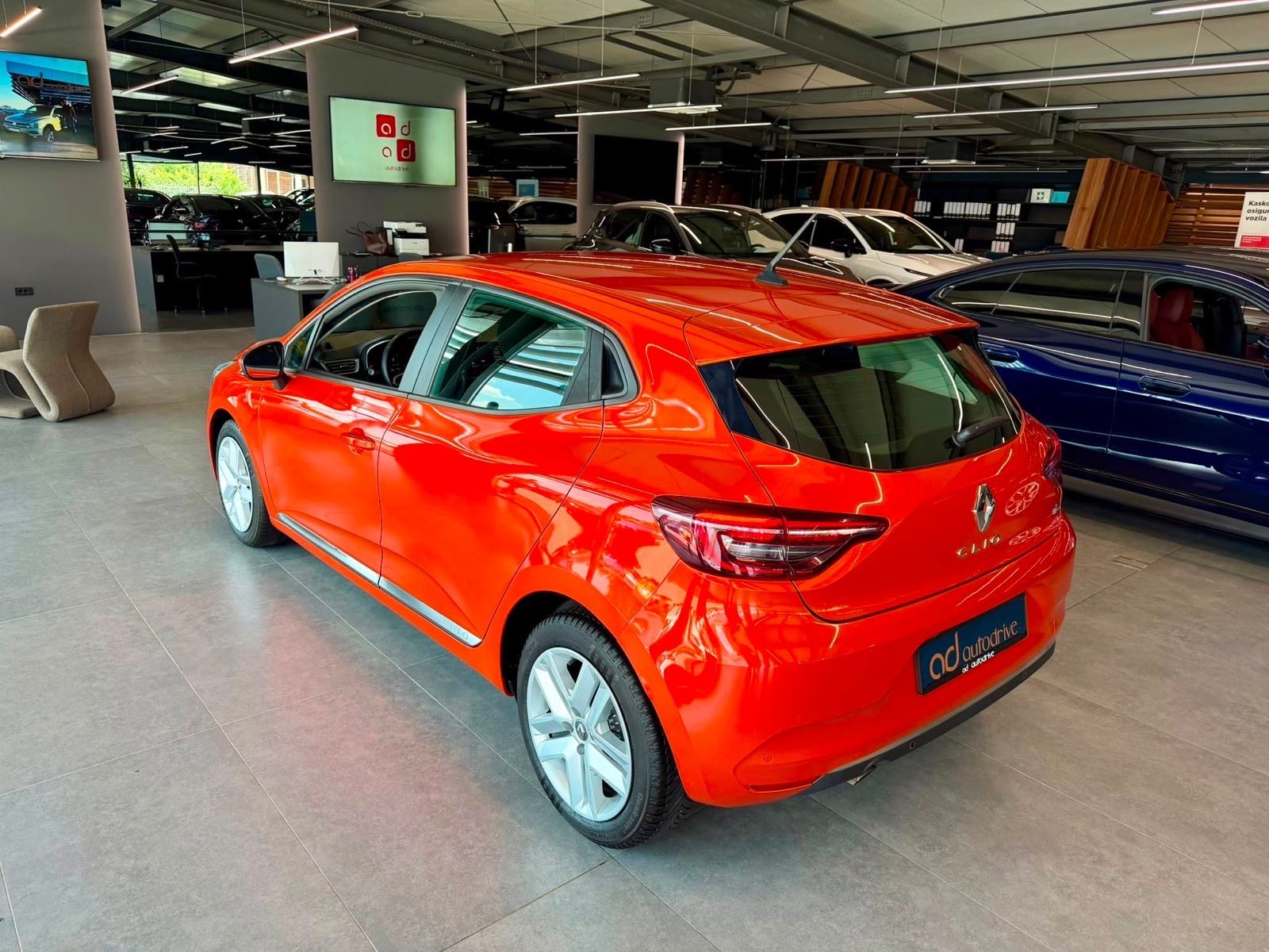 Renault Clio 1.0 SCe NAVI • KLIMA • REGISTRIRAN • TEMPOMAT • LEASING, fotografija 4