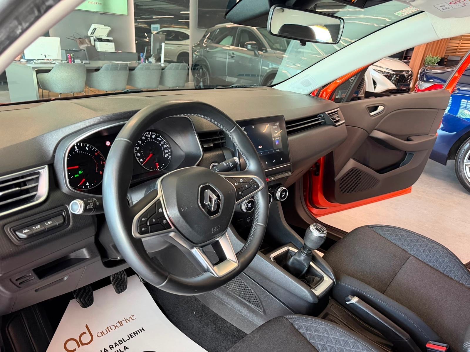 Renault Clio 1.0 SCe NAVI • KLIMA • REGISTRIRAN • TEMPOMAT • LEASING, fotografija 12