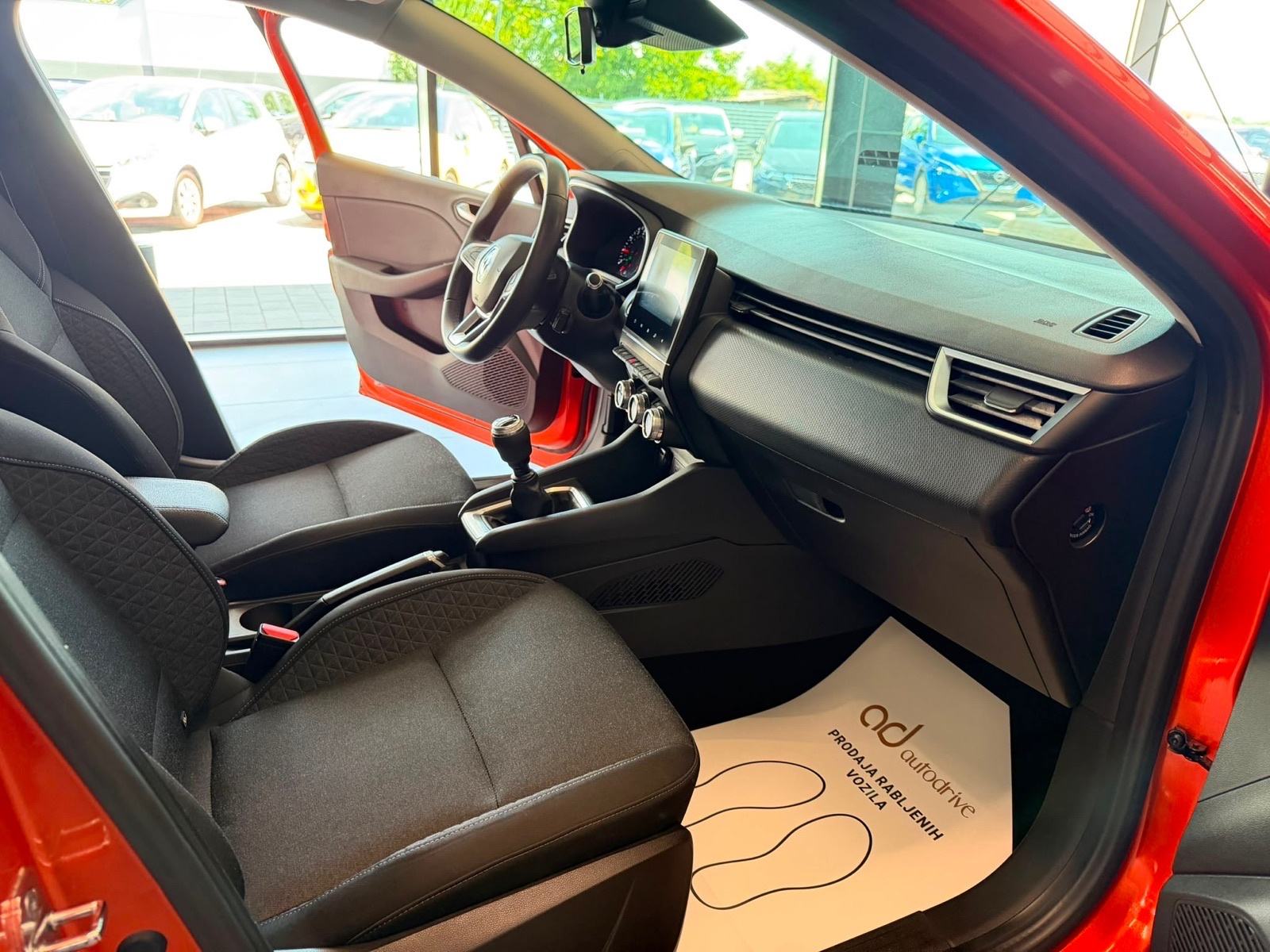 Renault Clio 1.0 SCe NAVI • KLIMA • REGISTRIRAN • TEMPOMAT • LEASING, fotografija 19
