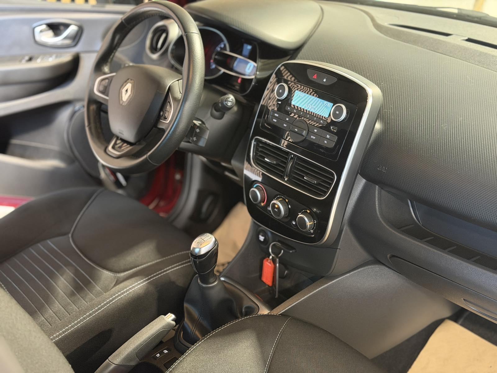 Renault Clio TCe 90 *100 TKM - MOD:2017 - VEL.SERVIS - 12 MJ JAMSTVO*, fotografija 19