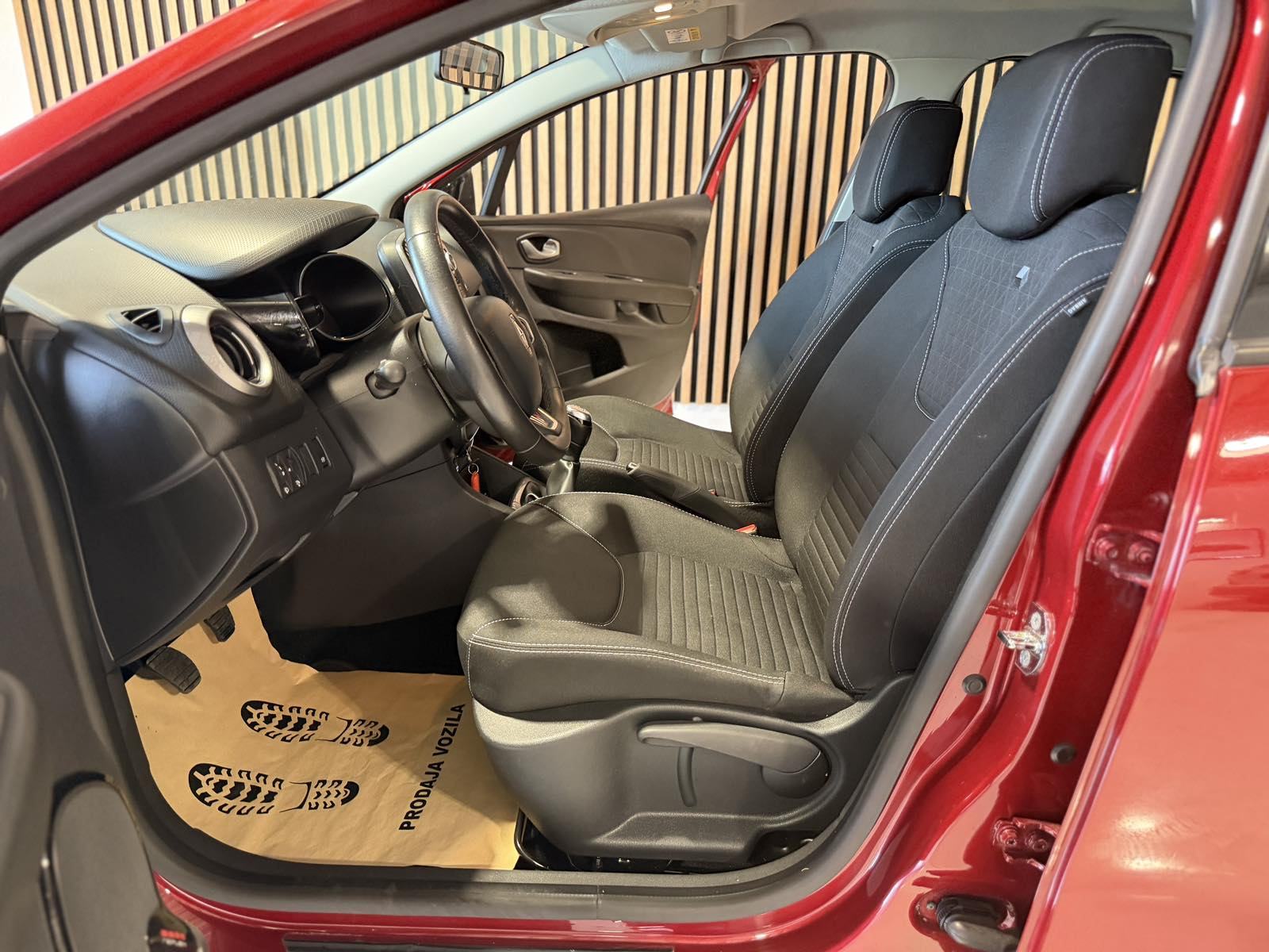 Renault Clio TCe 90 *100 TKM - MOD:2017 - VEL.SERVIS - 12 MJ JAMSTVO*, fotografija 16