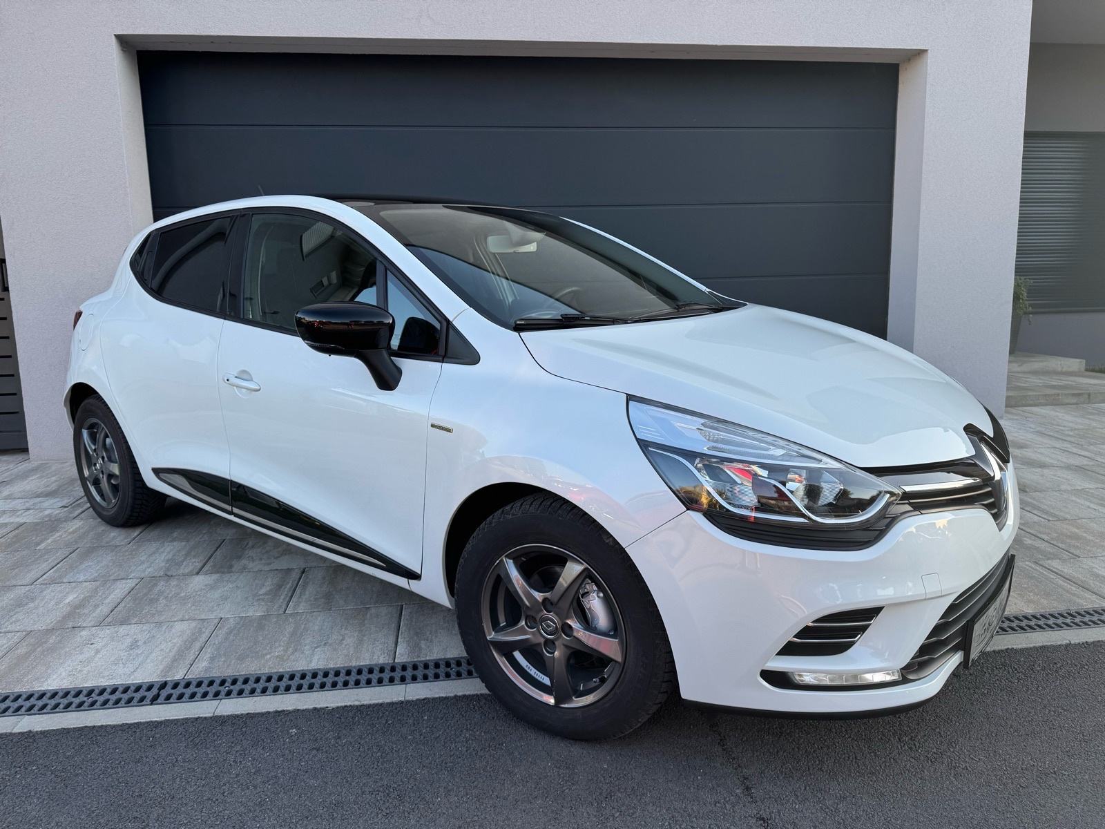 Renault Clio TCe 90 - LIMITED, PANORAMA, GRIJANJE SJEDALA, RATA 117e, fotografija 11
