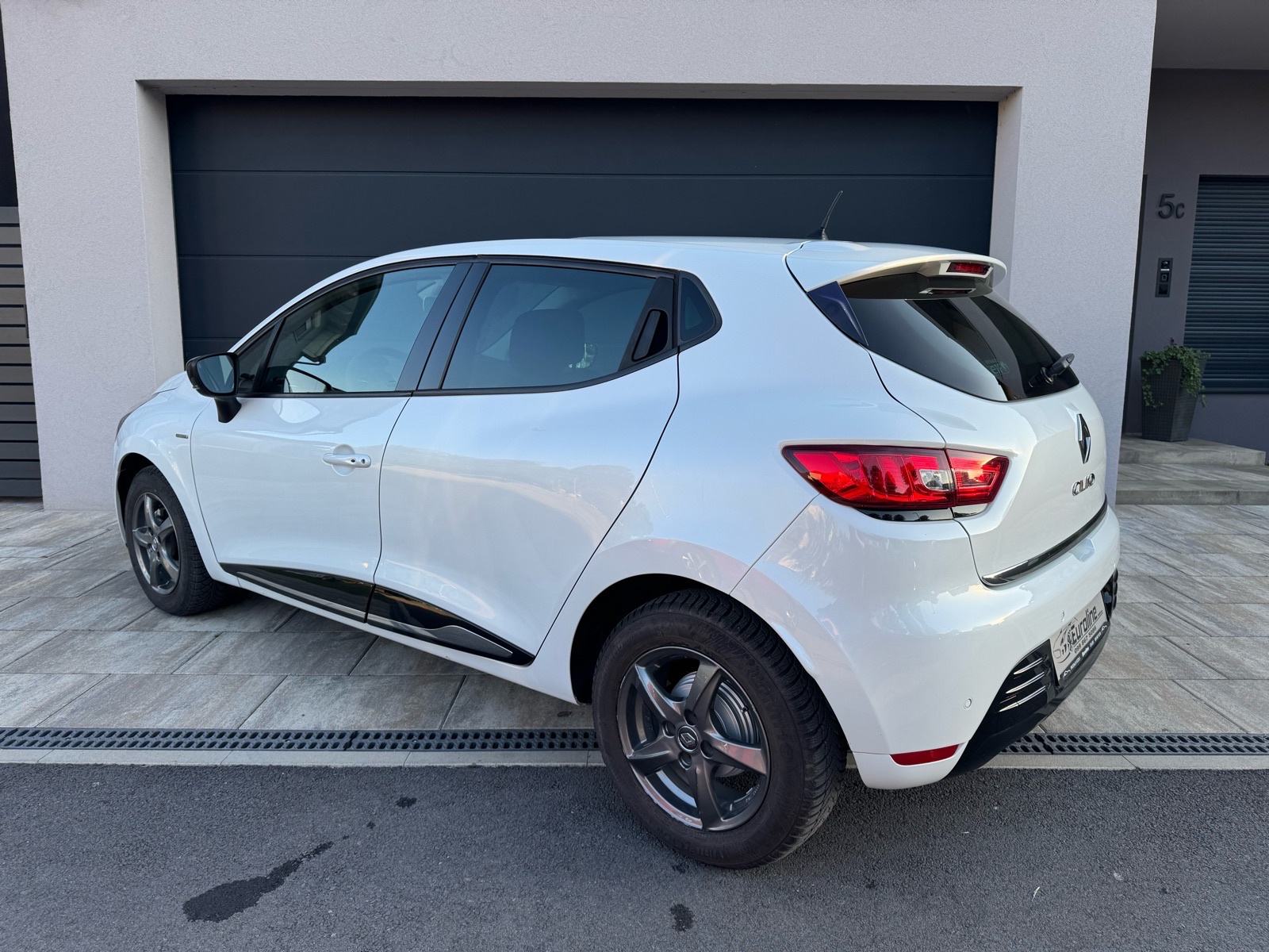 Renault Clio TCe 90 - LIMITED, PANORAMA, GRIJANJE SJEDALA, RATA 117e, fotografija 6
