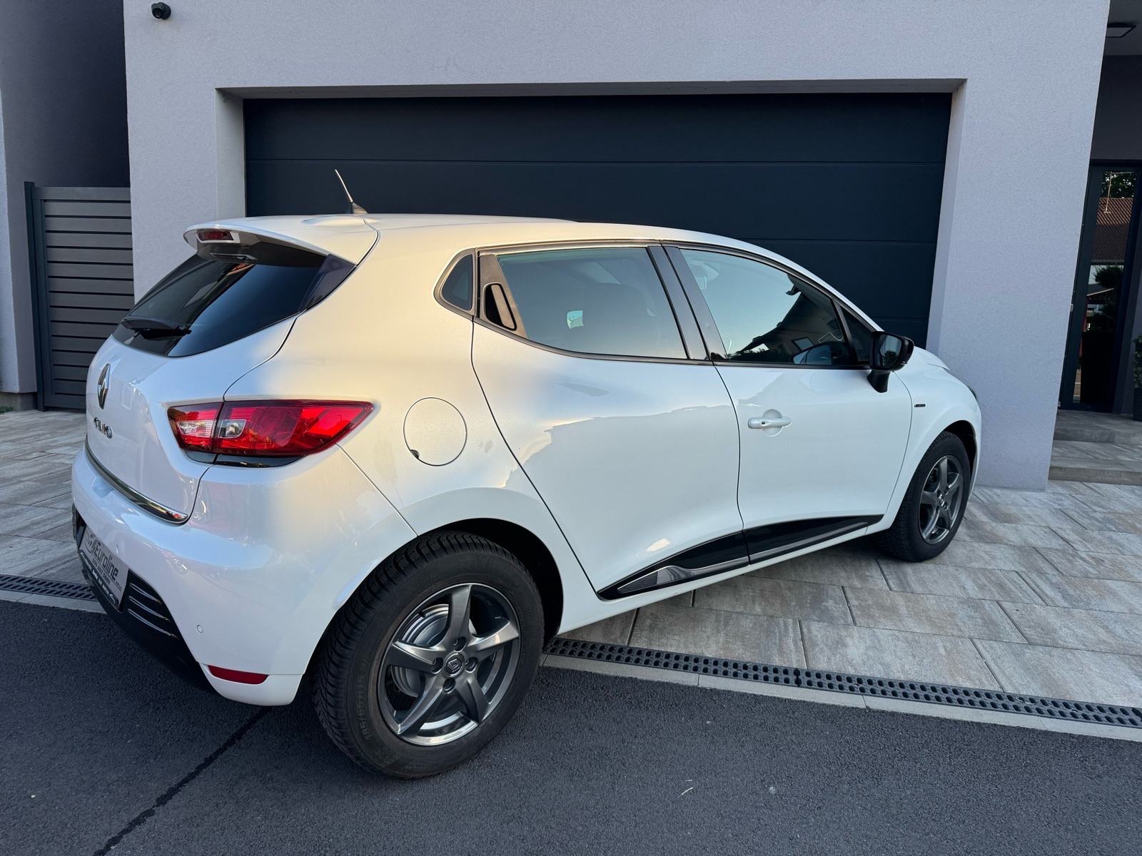 Renault Clio TCe 90 - LIMITED, PANORAMA, GRIJANJE SJEDALA, RATA 117e, fotografija 8