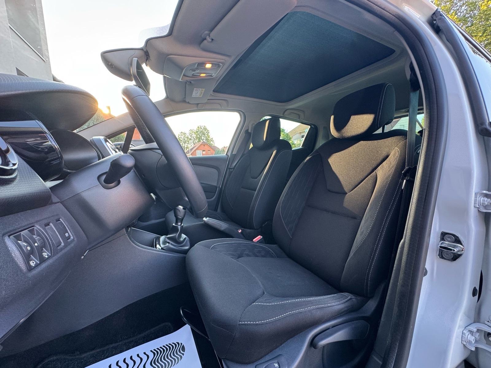 Renault Clio TCe 90 - LIMITED, PANORAMA, GRIJANJE SJEDALA, RATA 117e, fotografija 17