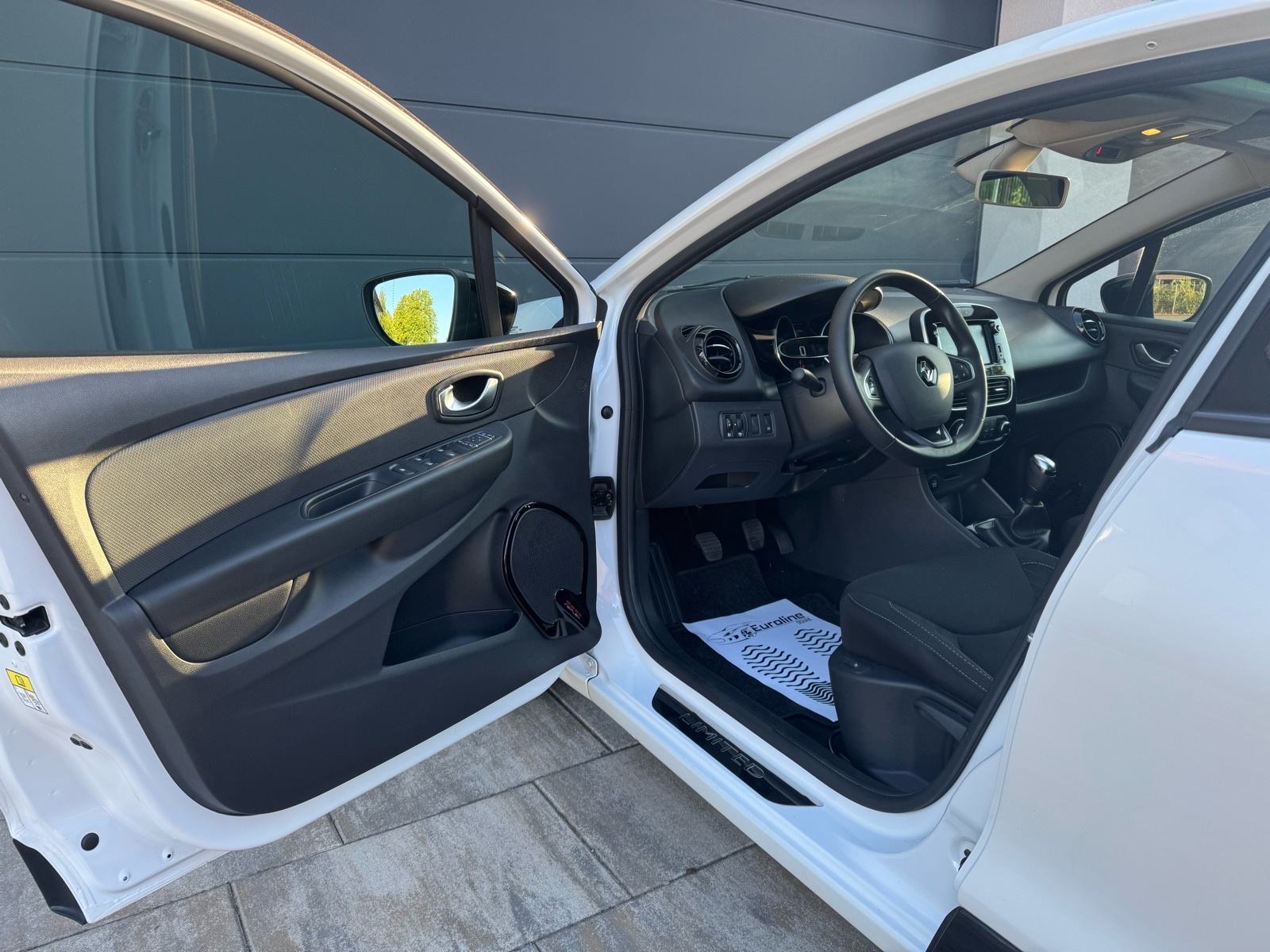 Renault Clio TCe 90 - LIMITED, PANORAMA, GRIJANJE SJEDALA, RATA 117e, fotografija 15