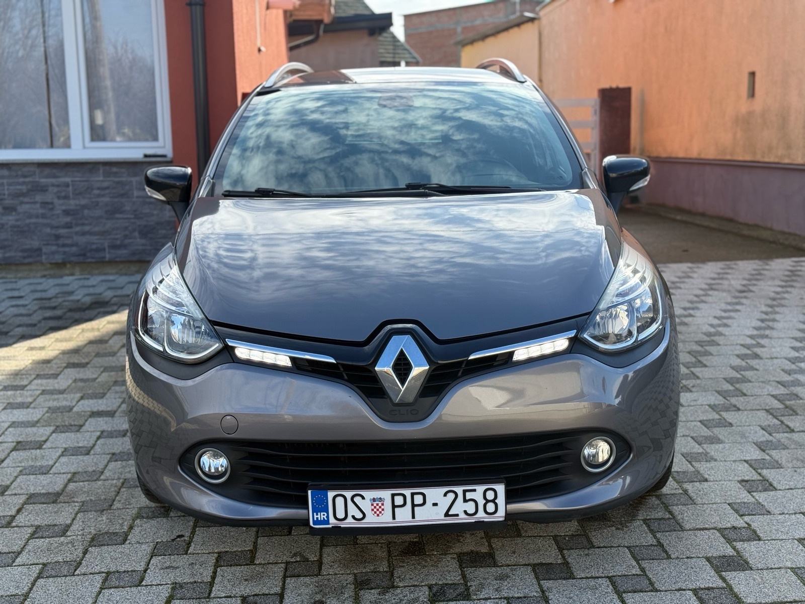 Renault Clio TCe 90 ** LIMITED **NAPRAVLJEN VELIKI SERVIS **, fotografija 2